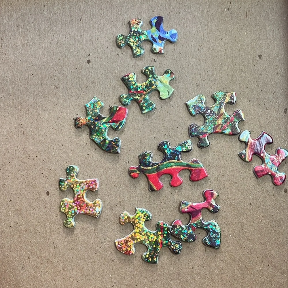 Springbok Sparkling Christmas Tree Special Shape Puzzle - Picture 7 of 9